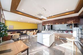 The 7 Business Hotel