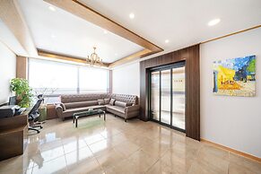 The 7 Business Hotel