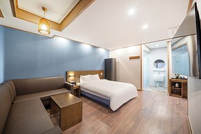 The 7 Business Hotel