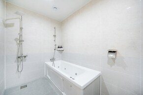 The 7 Business Hotel