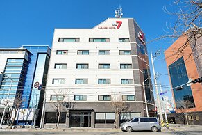 The 7 Business Hotel