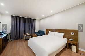 The 7 Business Hotel