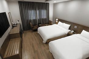 The 7 Business Hotel