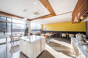 The 7 Business Hotel