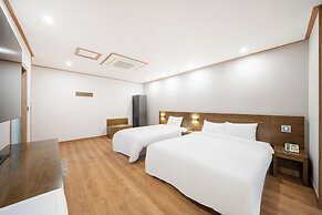 The 7 Business Hotel