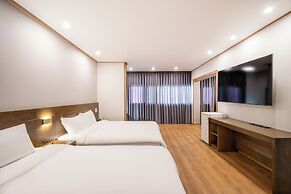 The 7 Business Hotel