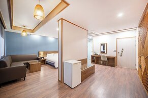 The 7 Business Hotel