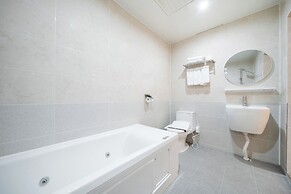 The 7 Business Hotel