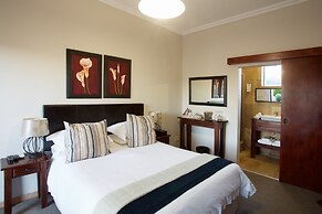Sea Whisper Guest House & Self Catering