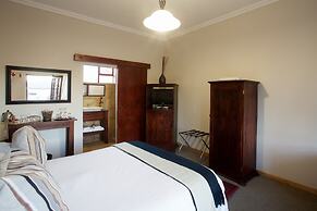 Sea Whisper Guest House & Self Catering