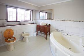 Sea Whisper Guest House & Self Catering