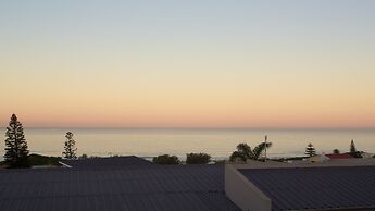Sea Whisper Guest House & Self Catering