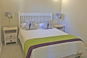 Sea Whisper Guest House & Self Catering