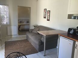 Sea Whisper Guest House & Self Catering