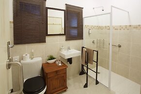Sea Whisper Guest House & Self Catering