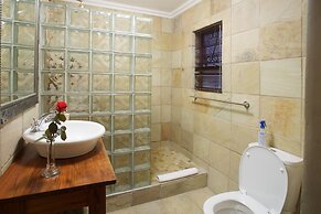 Sea Whisper Guest House & Self Catering