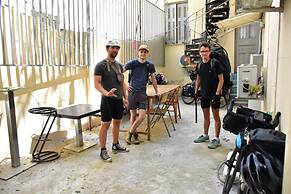 Zorbas Hotel - Hostel