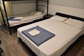 Zorbas Hotel - Hostel