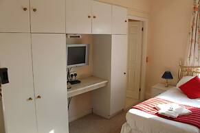 The Middlegate Hotel