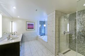 DoubleTree by Hilton Asheville Downtown