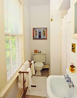 Languedoc Inn & 3 Hussey St Guest House