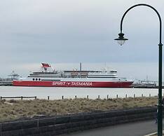 StayCentral - Spacious Seaviews