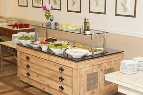 San Raphael Country Hotel