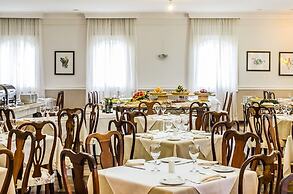 San Raphael Country Hotel