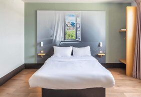 B&B HOTEL Lyon Grand Stade Meyzieu