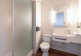 B&B HOTEL Lyon Grand Stade Meyzieu