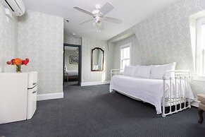 The National Hotel