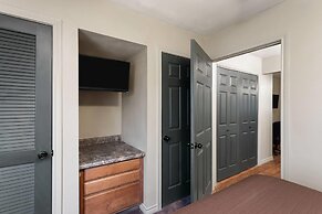 Eagle's Den Suites Big Spring a Travelodge by Wyndham