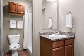 Eagle's Den Suites Big Spring a Travelodge by Wyndham