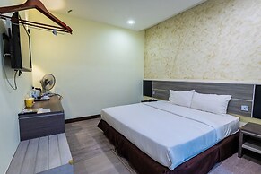 Indra Hotel