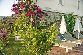 Swan Lake Boutique Hotel - Adults Only