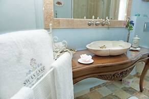 Swan Lake Boutique Hotel - Adults Only