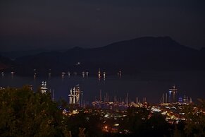 Swan Lake Boutique Hotel - Adults Only