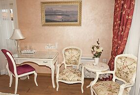 Swan Lake Boutique Hotel - Adults Only