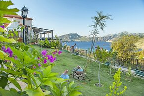 Swan Lake Boutique Hotel - Adults Only