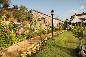 Swan Lake Boutique Hotel - Adults Only