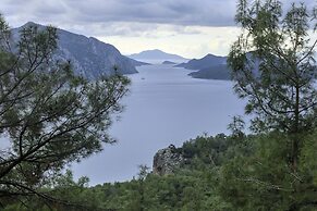 Swan Lake Boutique Hotel - Adults Only