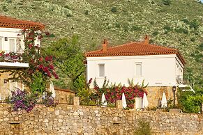 Swan Lake Boutique Hotel - Adults Only