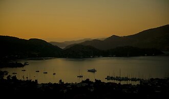 Swan Lake Boutique Hotel - Adults Only