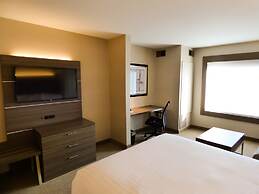 Holiday Inn Express & Suites Plymouth - Ann Arbor Area by IHG