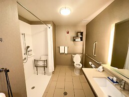 Holiday Inn Express & Suites Plymouth - Ann Arbor Area by IHG