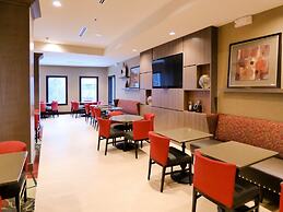 Holiday Inn Express & Suites Plymouth - Ann Arbor Area by IHG