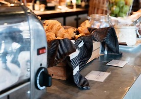 Langley Hotel Victors