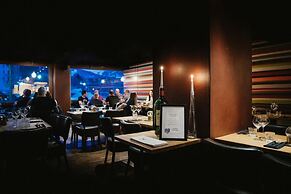 Langley Hotel Victors