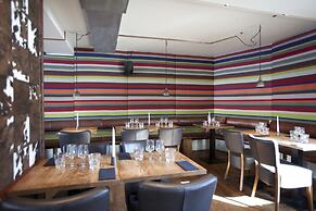 Langley Hotel Victors