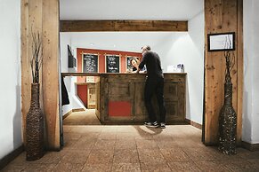 Langley Hotel Victors